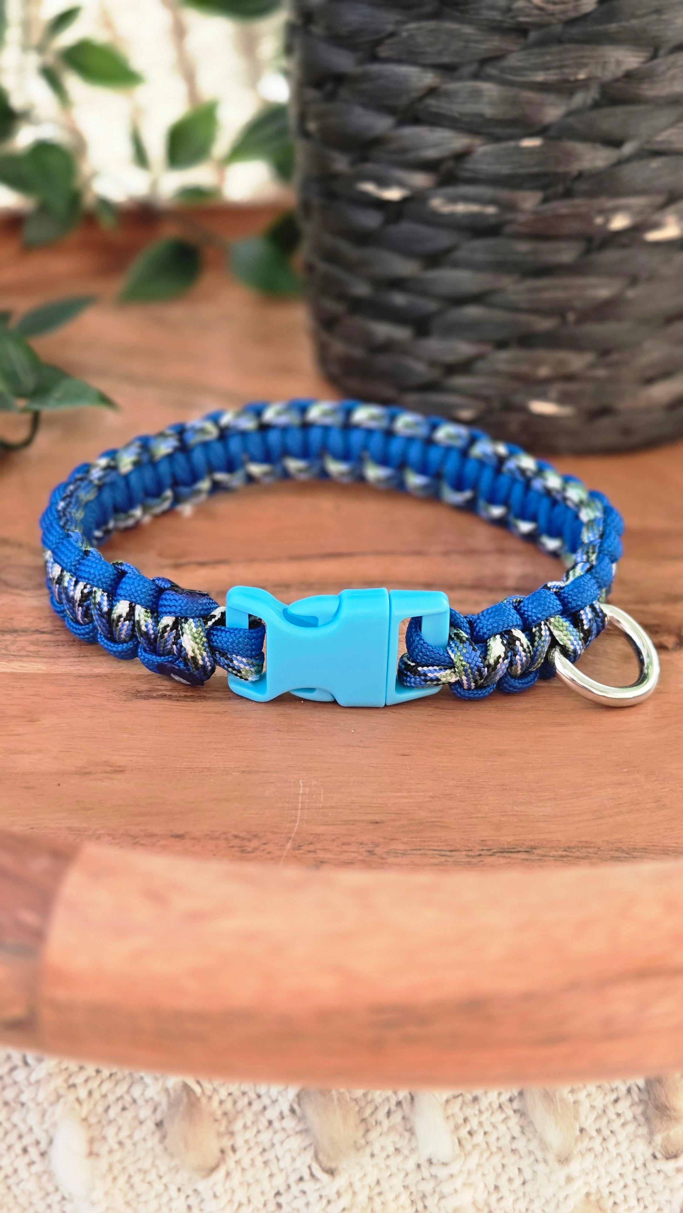 Collier en paracorde Bleu 33cm